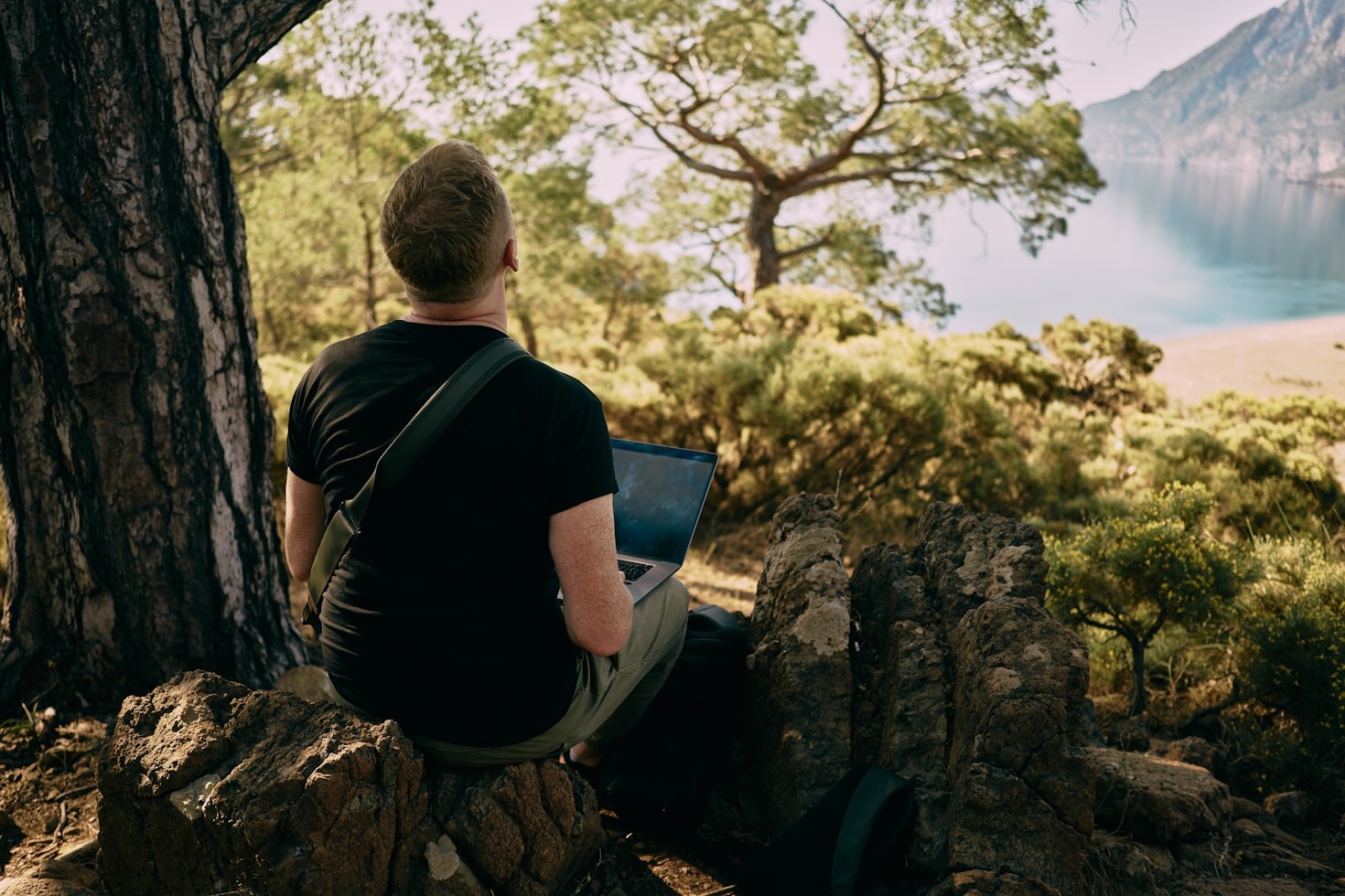 Top 10 Tools Every Digital Nomad Needs