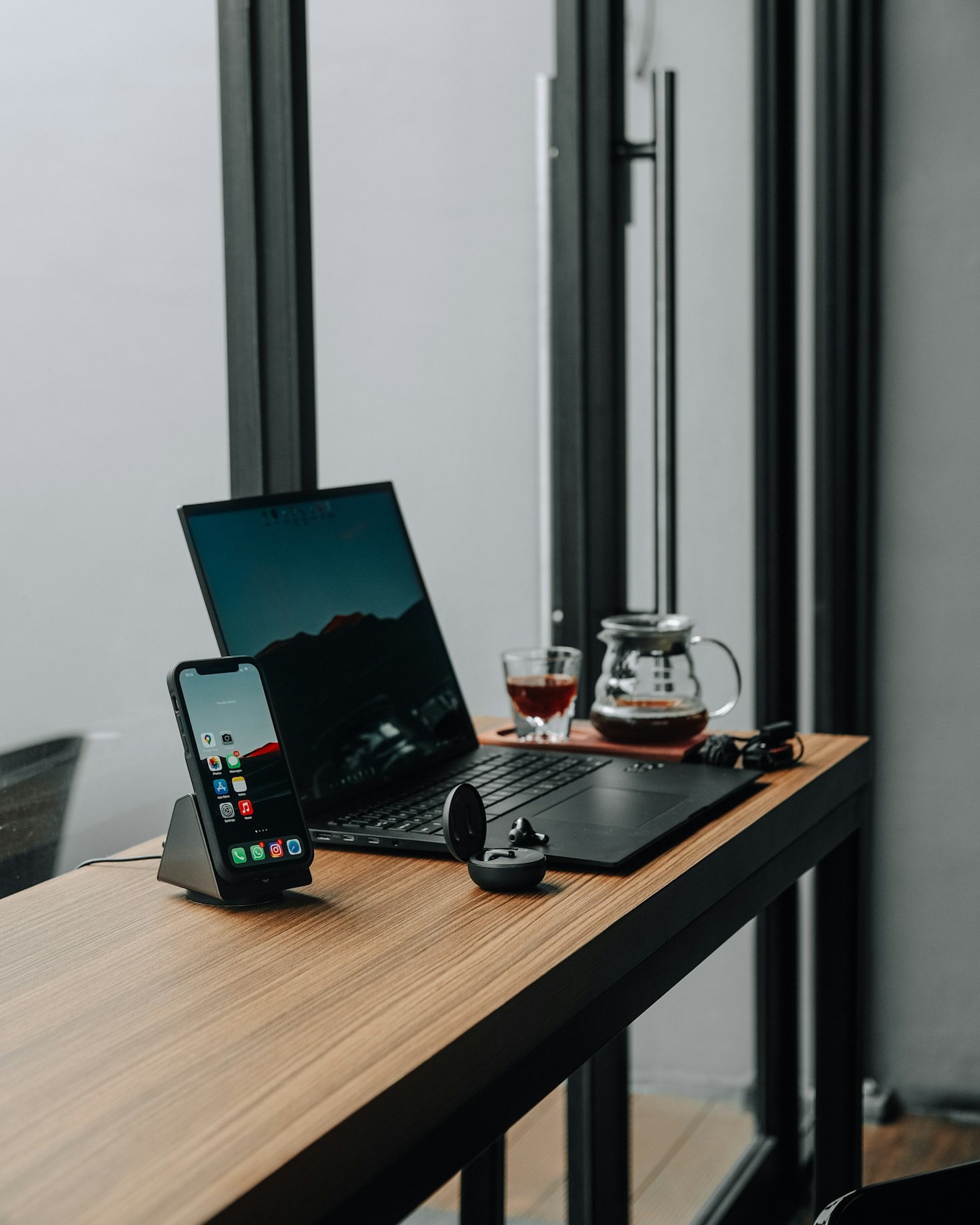Balancing Productivity and Adventure While Traveling